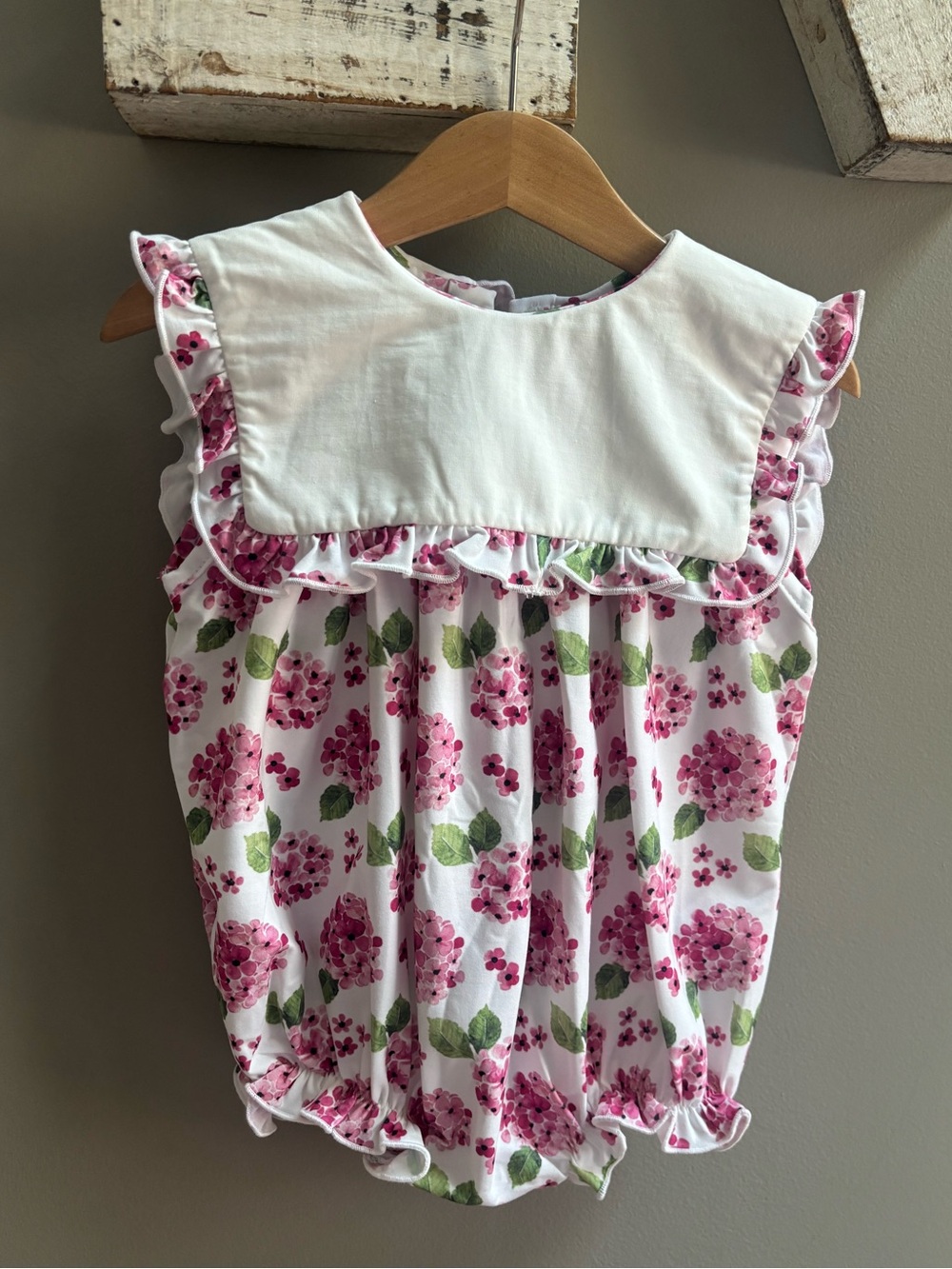 NWOT Josie Bee Clothing Co. Floral Bubble Romper with Ruffled Collar / 18 Months